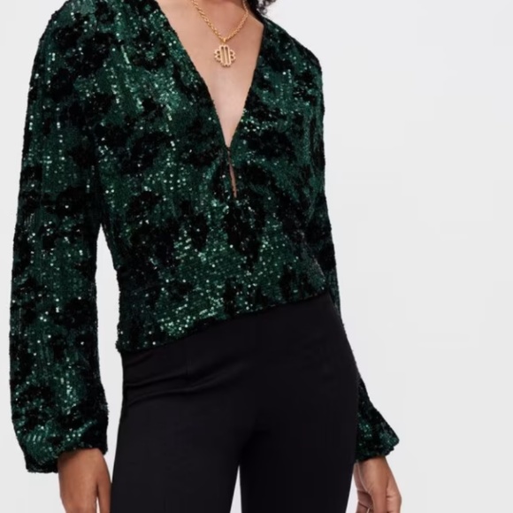 Maje Top with full sequin embellishment - Picture 2 of 2